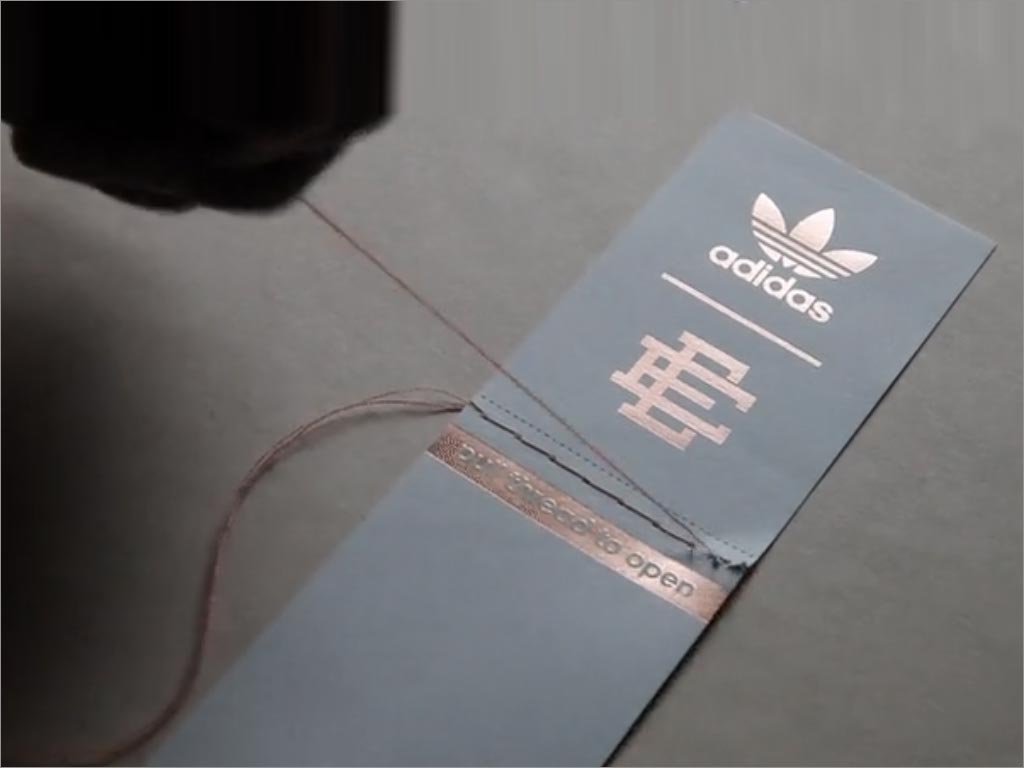 特別版Adidas鞋子包裝設(shè)計(jì)之撕開(kāi)封套釋義圖